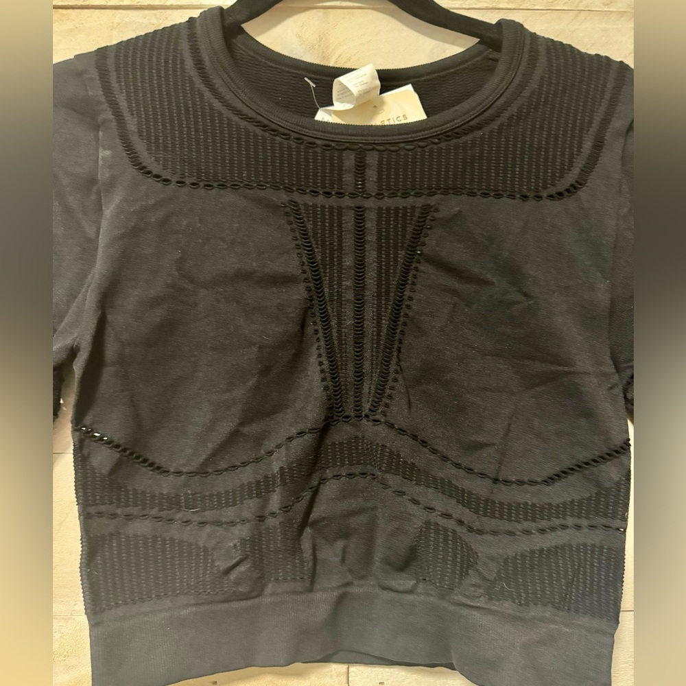 Women’s Fabletics laser detail crop top